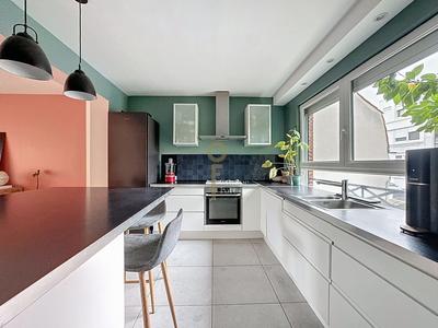 Maison - 180 m² - 7 pièces