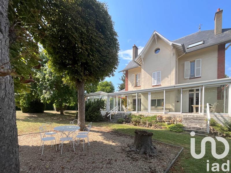 Maison - 230 m² - 10 pièces