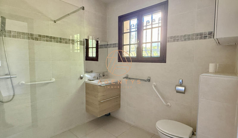 Maison - 165 m² - 6 pièces