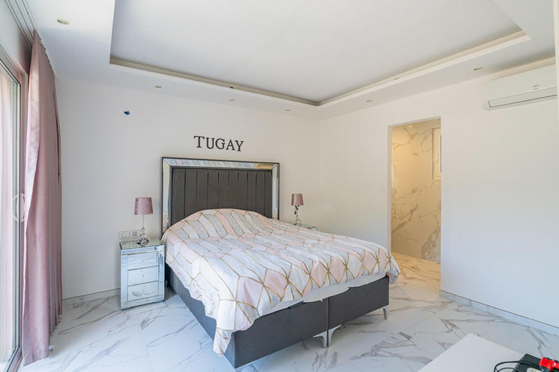 Maison - 210 m² - 7 pièces