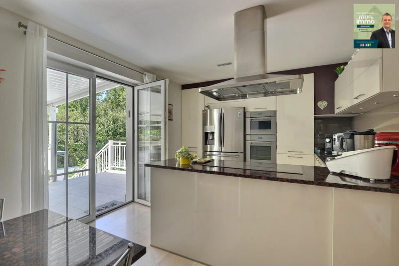 Maison - 232 m² - 7 pièces