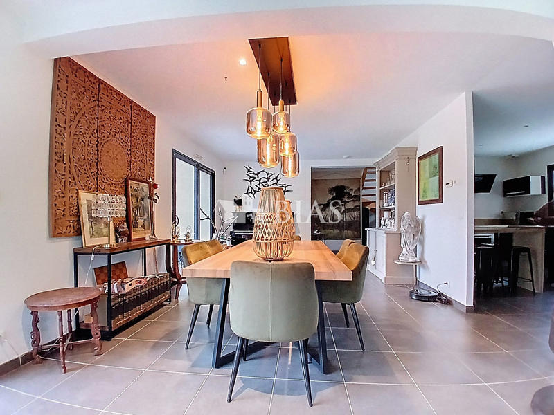 Maison contemporaine - 197 m² - 7 pièces