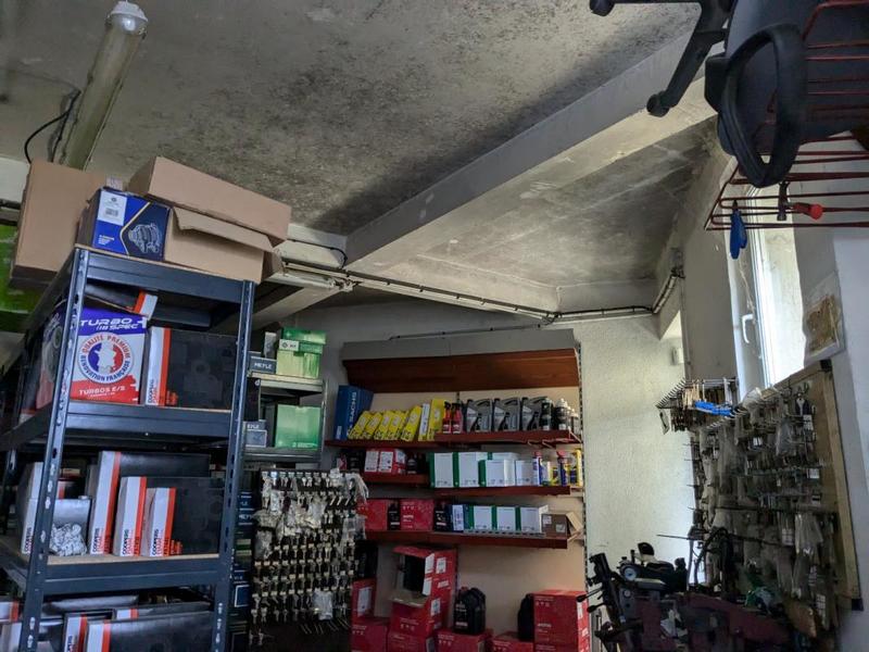 Local commercial - 140 m² - 2 pièces