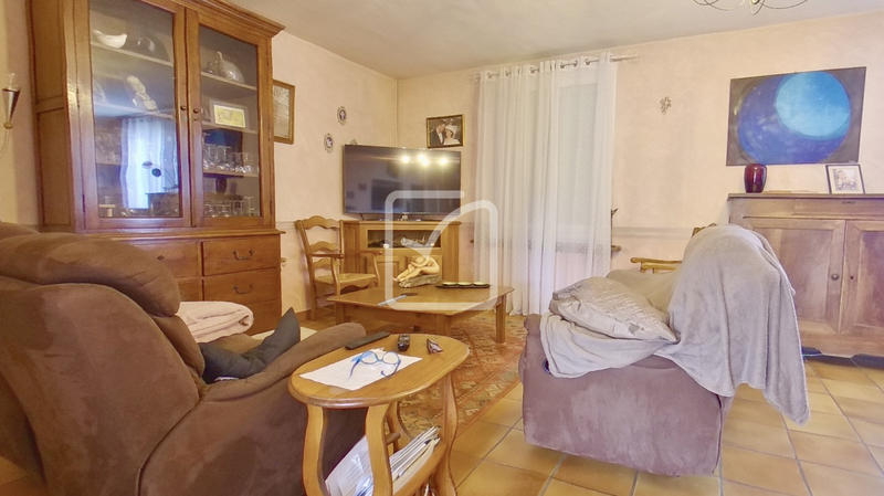 Maison - 250 m² - 17 pièces