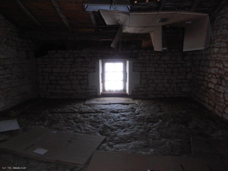 Propriété - 202 m² - 9 pièces