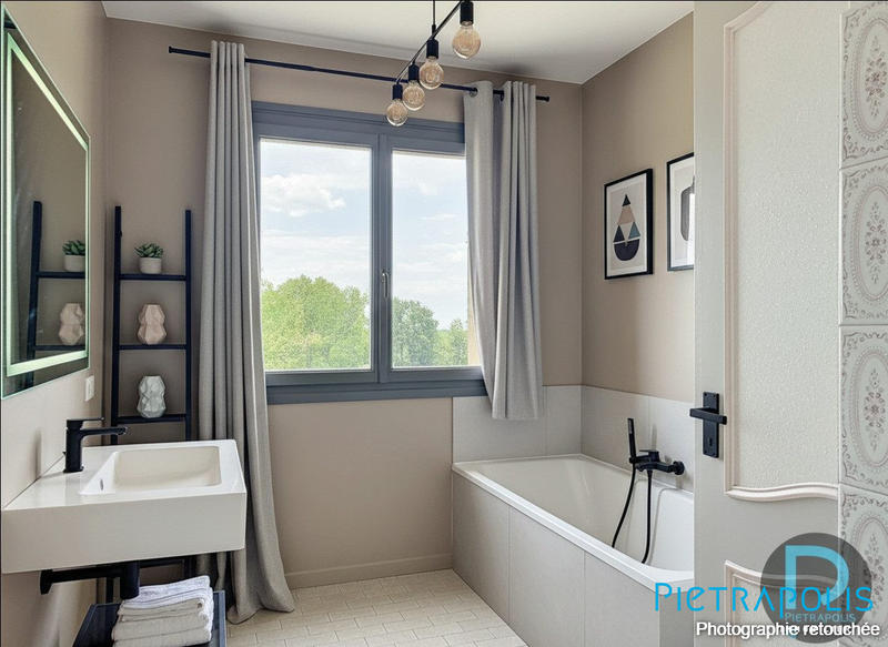 Maison - 202 m² - 6 pièces