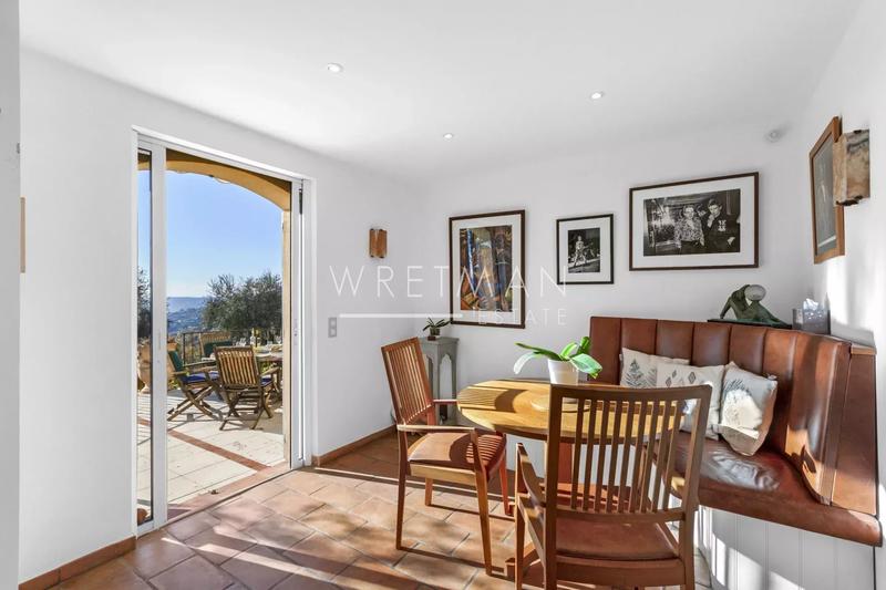 Maison - 240 m² - 6 pièces