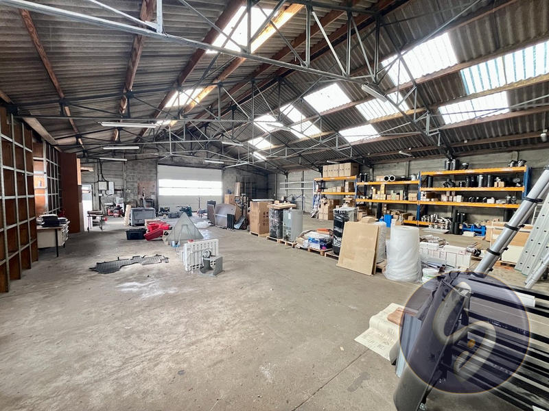 Local d'activités - 328 m² - 1 pièce