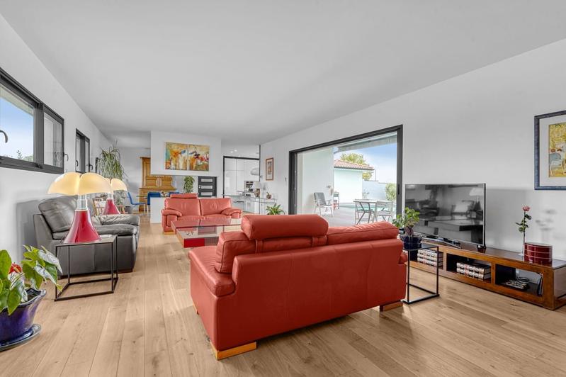 Maison contemporaine - 267 m² - 6 pièces