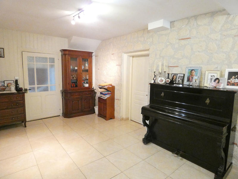 Maison - 220 m² - 9 pièces