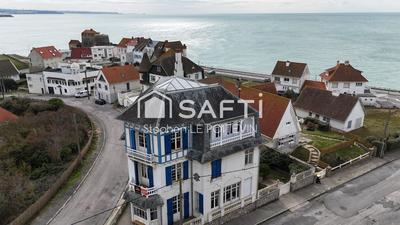 Maison - 272 m² - 12 pièces