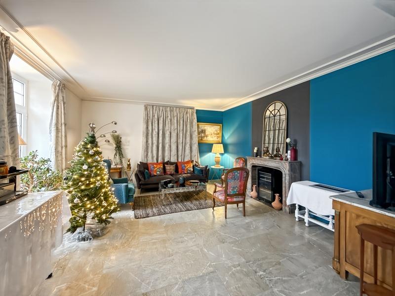 Propriété - 263 m² - 10 pièces