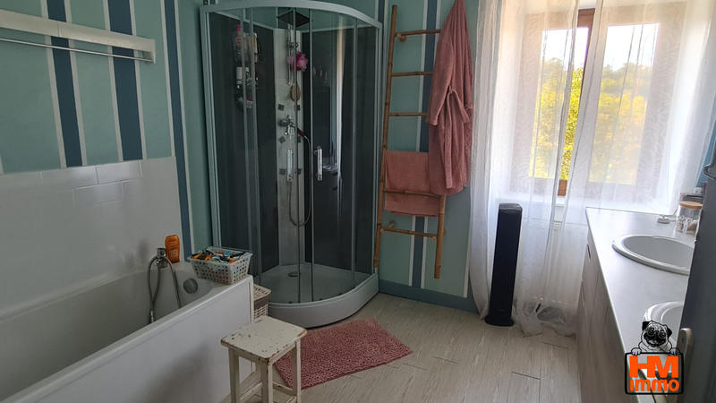 Maison - 235 m² - 8 pièces