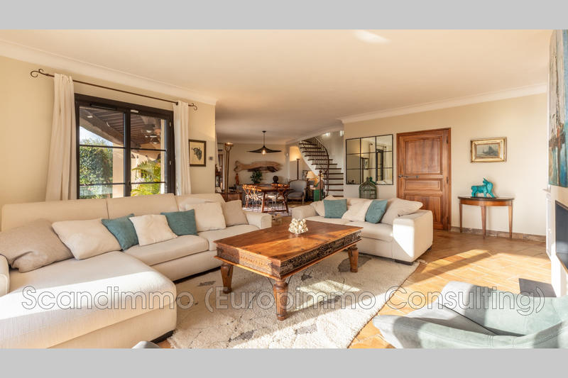 Maison - 180 m² - 5 pièces