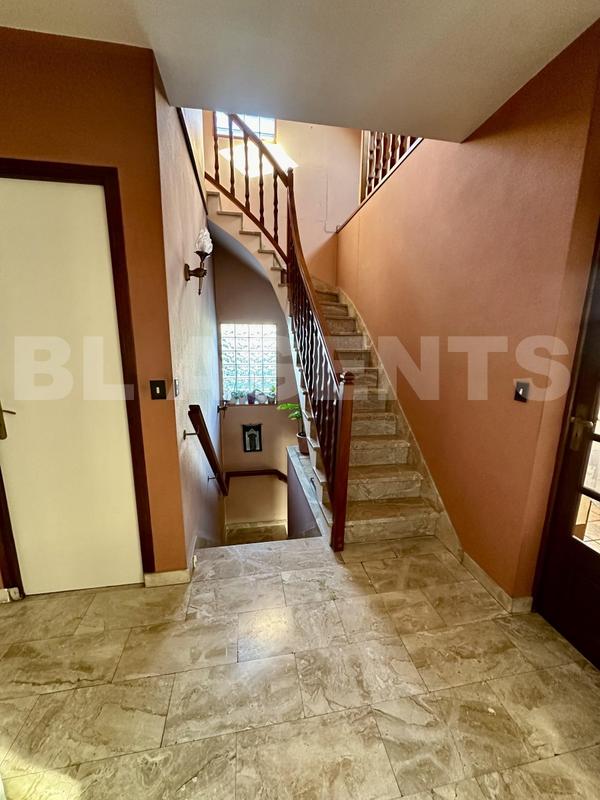 Maison - 220 m² - 10 pièces