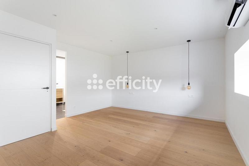 Loft - 140 m² - 5 pièces