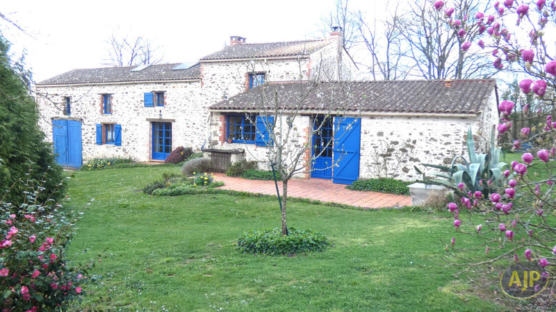 Maison - 180 m² - 8 pièces