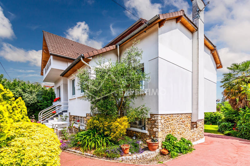 Maison - 206 m² - 9 pièces