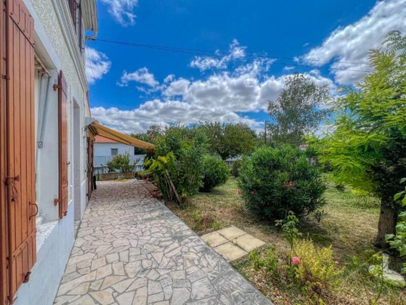 Maison - 208 m² - 8 pièces