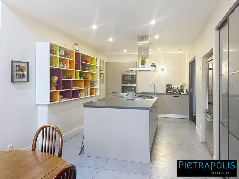 Appartement - 185 m² - 6 pièces