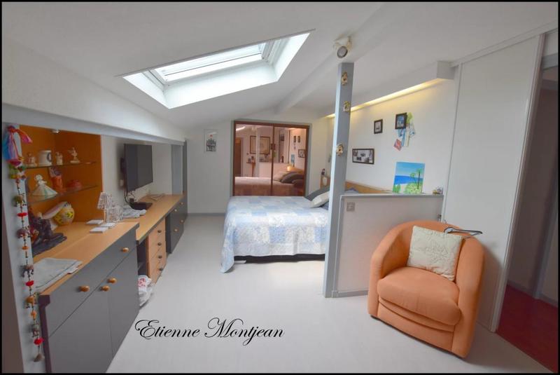 Maison - 256 m² - 13 pièces