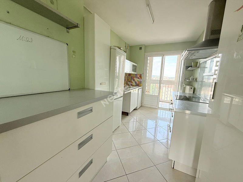 Appartement - 100 m² - 5 pièces