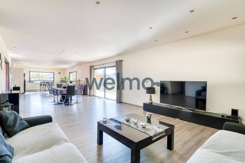 Maison - 300 m² - 8 pièces