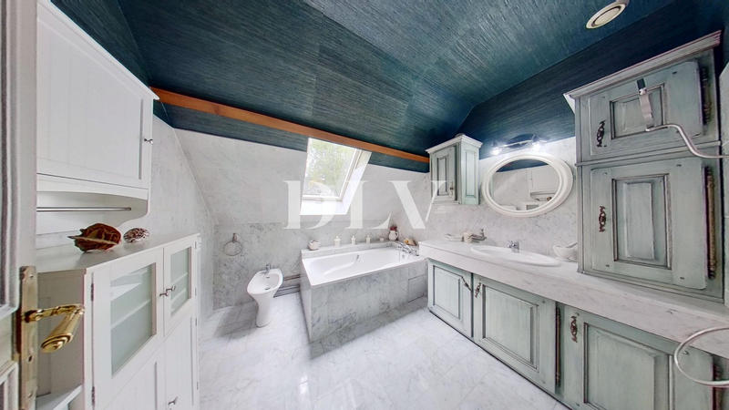 Maison - 194 m² - 6 pièces