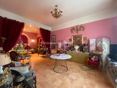 Maison - 350 m² - 9 pièces