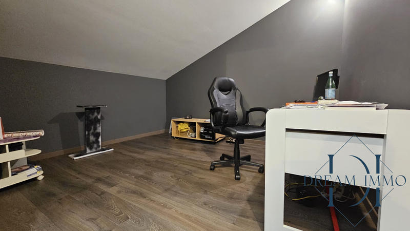 Maison - 235 m² - 6 pièces