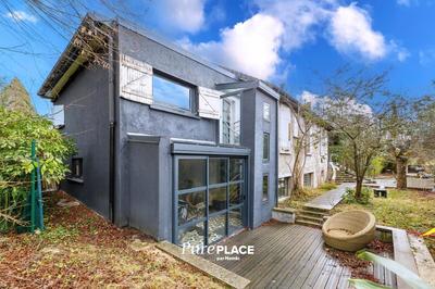 Maison - 350 m² - 10 pièces