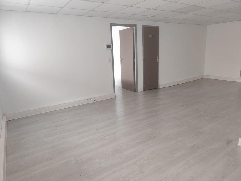 Bureau - 137 m² - 1 pièce