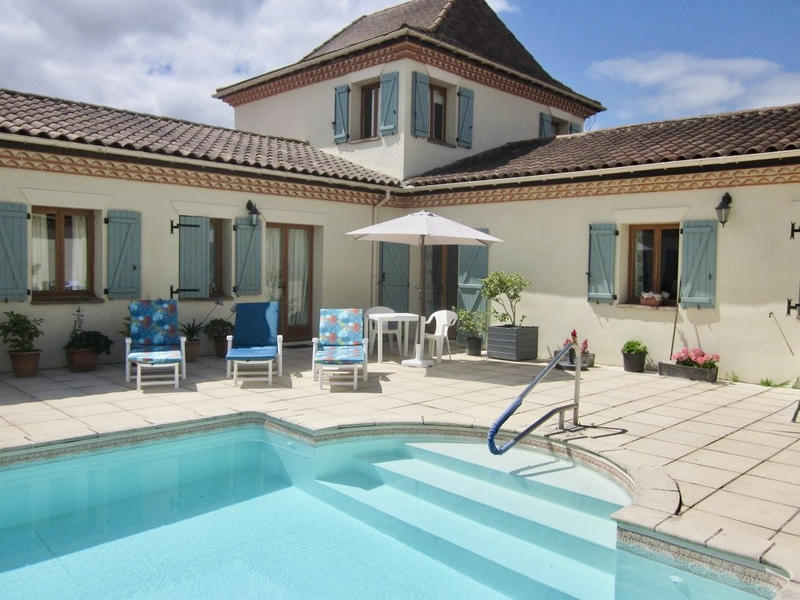 Maison - 377 m² - 11 pièces