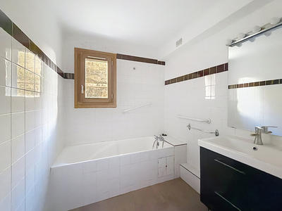 Appartement - 81 m² - 3 pièces