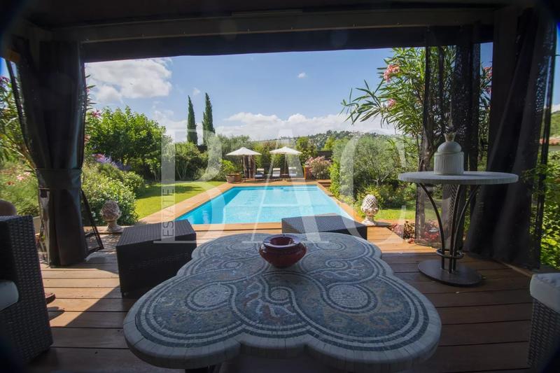 Villa - 402 m² - 12 pièces