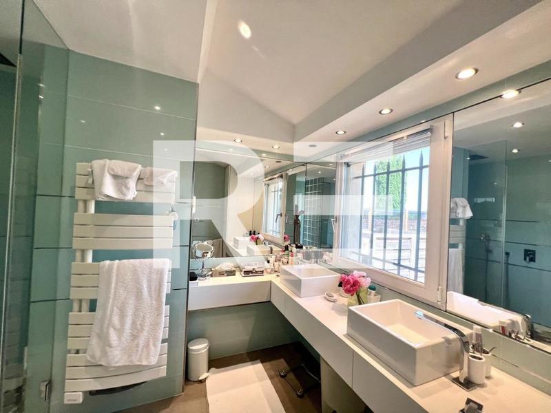 Maison - 350 m² - 12 pièces