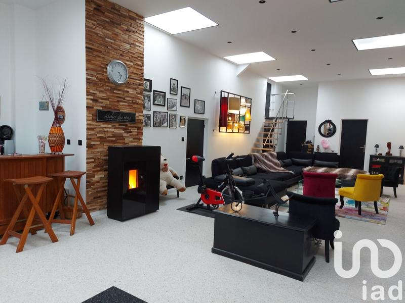 Loft - 202 m² - 4 pièces