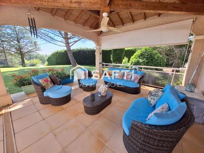 Maison - 258 m² - 7 pièces