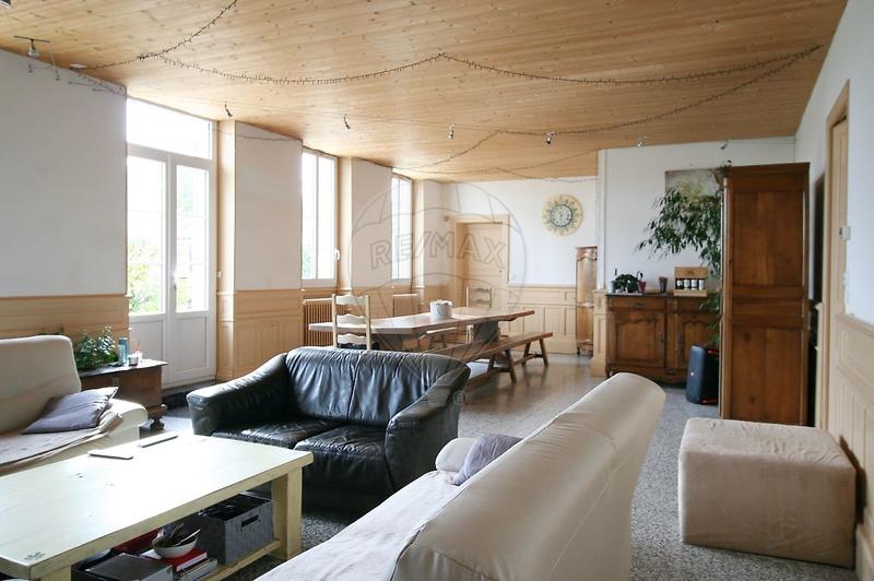 Maison - 280 m² - 8 pièces