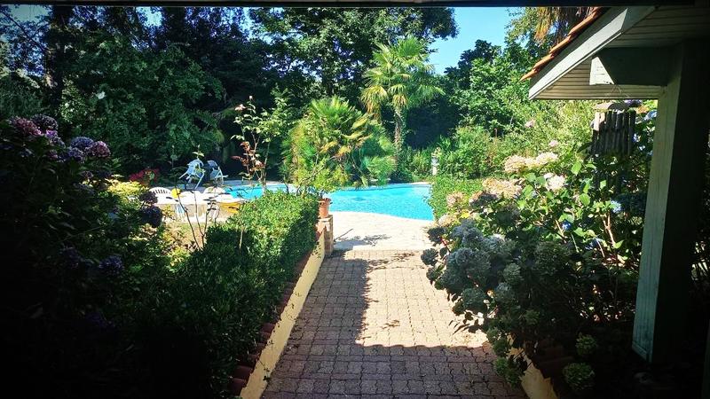 Propriété - 244 m² - 7 pièces