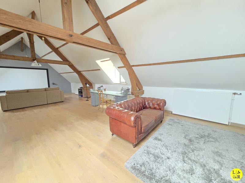 Maison - 327 m² - 10 pièces