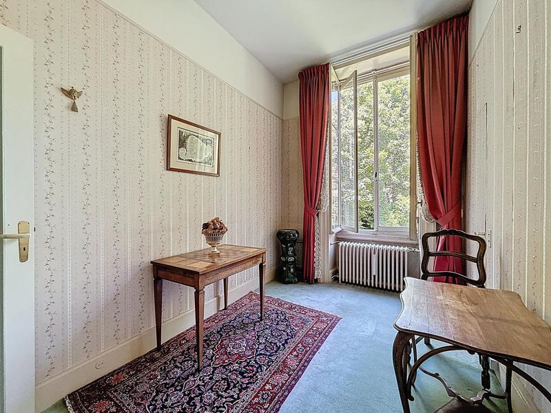 Appartement - 189 m² - 8 pièces