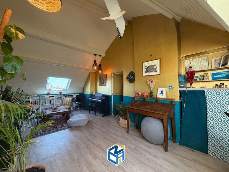 Appartement - 99 m² - 5 pièces