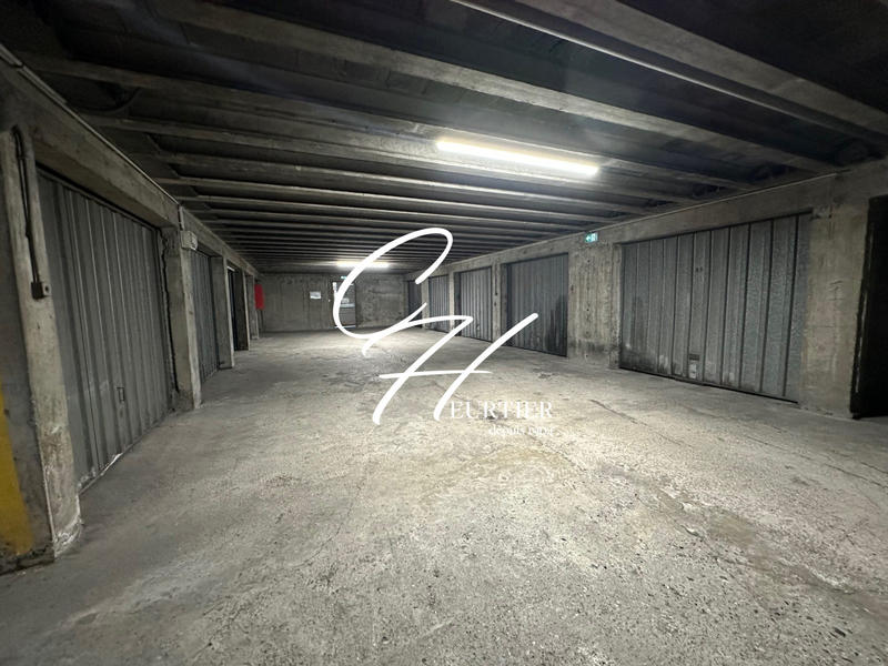 Parking / Garage - 12 m²