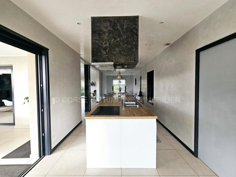 Maison - 206 m² - 7 pièces