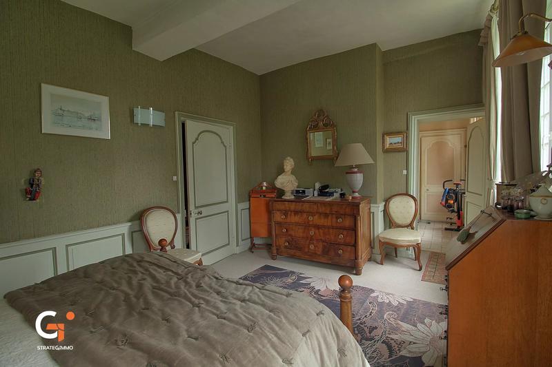 Maison - 242 m² - 9 pièces