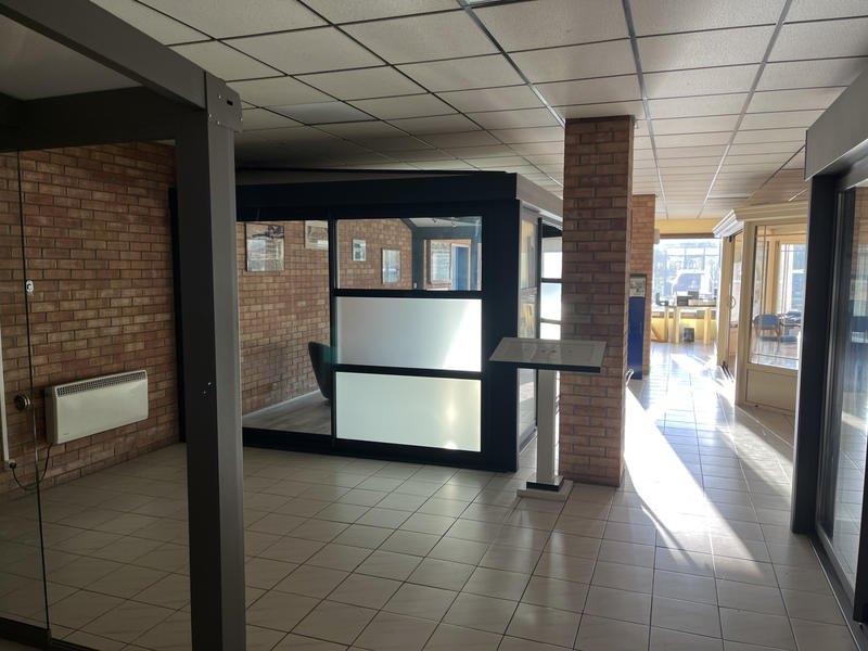 Local commercial - 1 500 m²