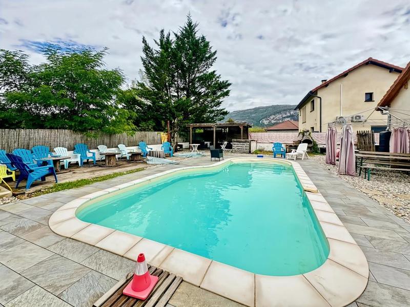 Maison - 235 m² - 10 pièces