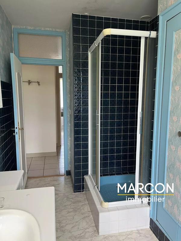 Maison - 225 m² - 7 pièces