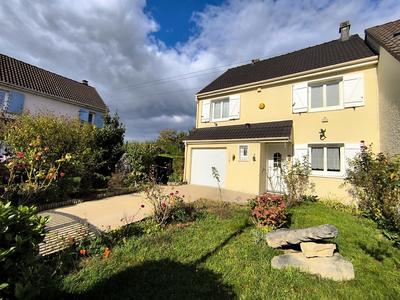 Maison - 98 m² - 6 pièces